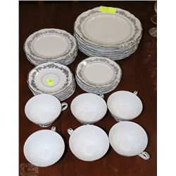 ROYAL BAVARIAN GERMAN CHINA SET