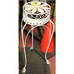 WHITE METAL PLANT STAND