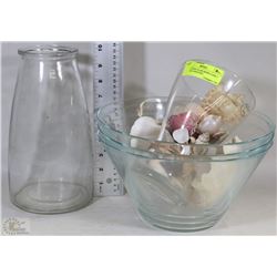 3 MATCHING GLASS BOWLS AND 2 GLASSES VASES INCL