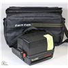 Image 1 : POLAROID SUN 660-600 LAND CAMERA WITH CAMERA BAG
