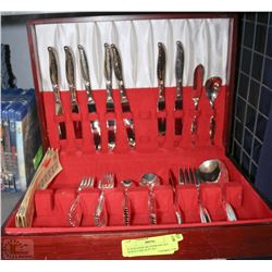 W.M ROGERS SILVERWARE SET IN WOOD CASE,44 PC SET