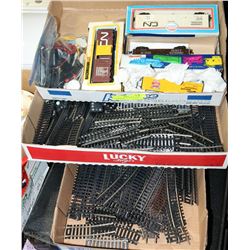3 FLATS OF MODEL TRAINS AND ACCESSORIES