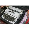 Image 1 : VINTAGE TYPEWRITER WITH CASE