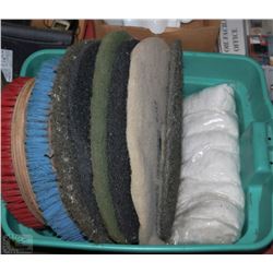 TOTE WITH BRUSHES FOR COMMERCIAL FLOOR SCRUBBER