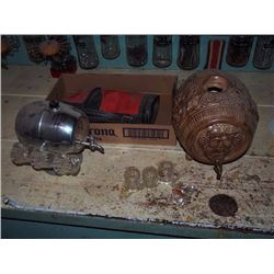 Mini Kegs (2) Mini Mugs (6) And Mini Golf Bag