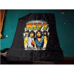 Kiss Fabric Wall Piece