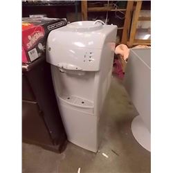 WATER DISPENSER - HOT & COLD - WITH FRIDGE - GE