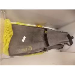 PAIR OF FLIPPERS - COMPRO
