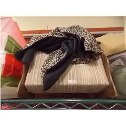 MAGAZINE HOLDER WITH BLANKET