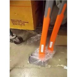 NEW AXE - 3 ½ LB - FIBRE GLASS HANDLE