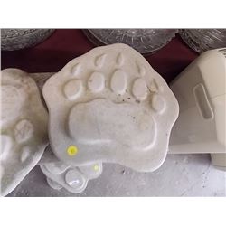 CONCRETE PAW - BEAR PAW