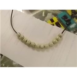 ROPE NECKLACE WITH VEINED ALBINO GEMSTONES