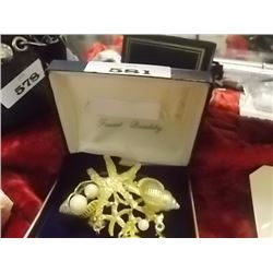 BROTCH WITH PEARL LIKE BEADS - NON FEROUS