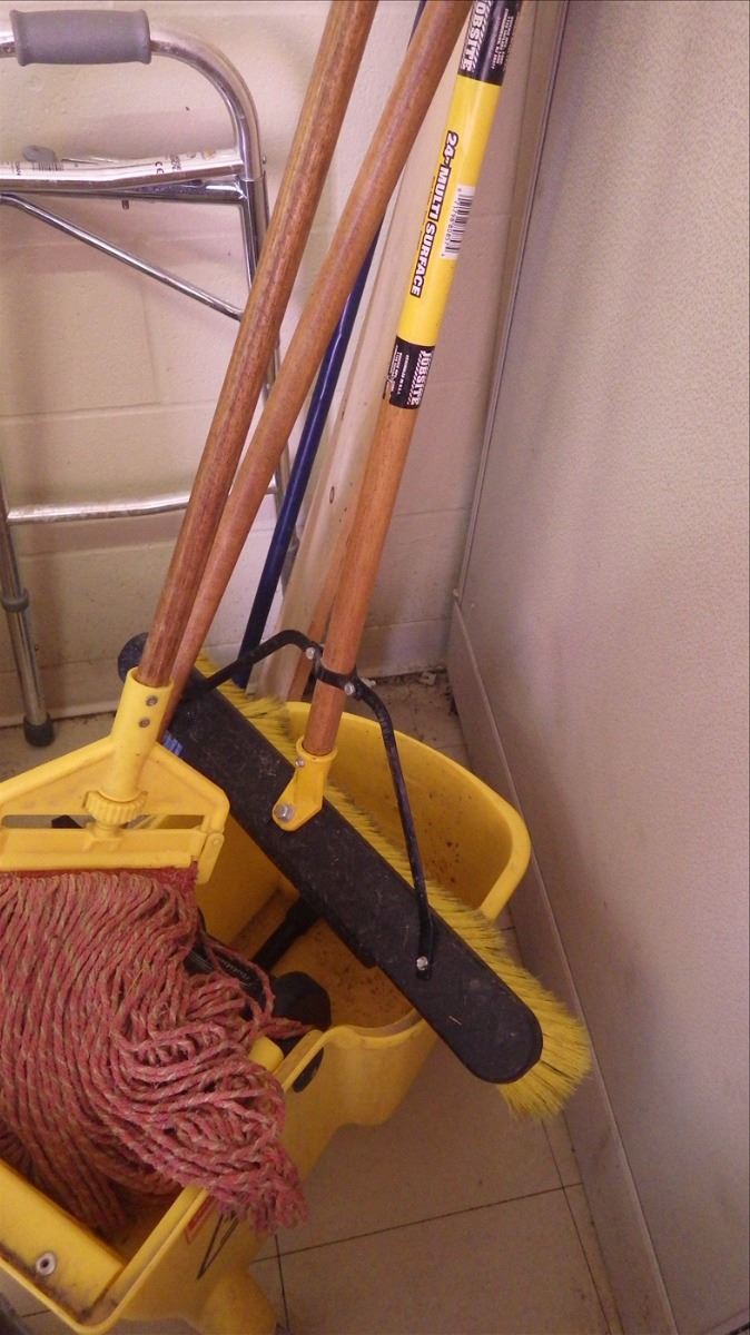 1 MOP BUCKET, 1 MOP, 1 PUSH BROOM, 2 BROOMS, DUST PAN, WATERING CAN