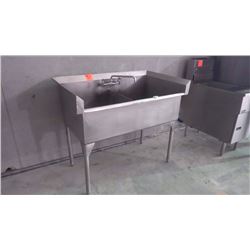 GARLAND DOUBLE 48" STAINLESS STEEL SINK W/TAP