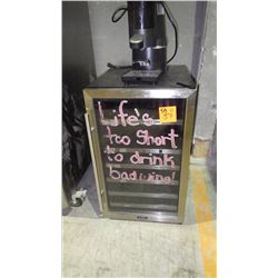 SUNBEAM WINE COOLER WITH DIGITAL TEMPERATURE READ