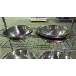 7 MEDIUM SIZE STAINLESS STEEL MIXING BOWLS