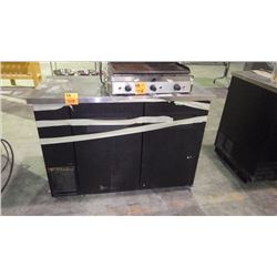 TRUE SELF CONTAINED DOUBLE DOOR COOLER 46" X 6' WITH DIGITAL TEMPERATURE GUAGE