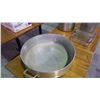 Image 2 : LARGE ROUND 20" DIAMETRE COOKING POT WITH LID