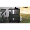 Image 1 : HOSHIZAKI ICE CUBE MAKER W/40LB BIN