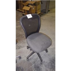 HIGH END MESH OFFICE CHAIR