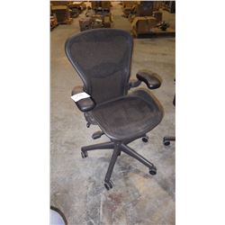 HIGH END MESH OFFICE CHAIR