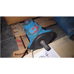 GROUP OF 3 CHARLYNN HYDRAULIC MOTORS