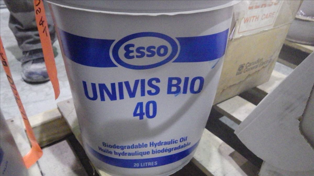 20 LITRE PAIL ESSO UNIVIS BIO 40 HYDRAULIC OIL