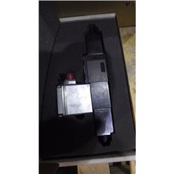 2 PARKER HYDRAULIC CONTROL VALVES