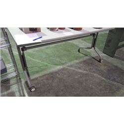 TABLE ON WHEELS