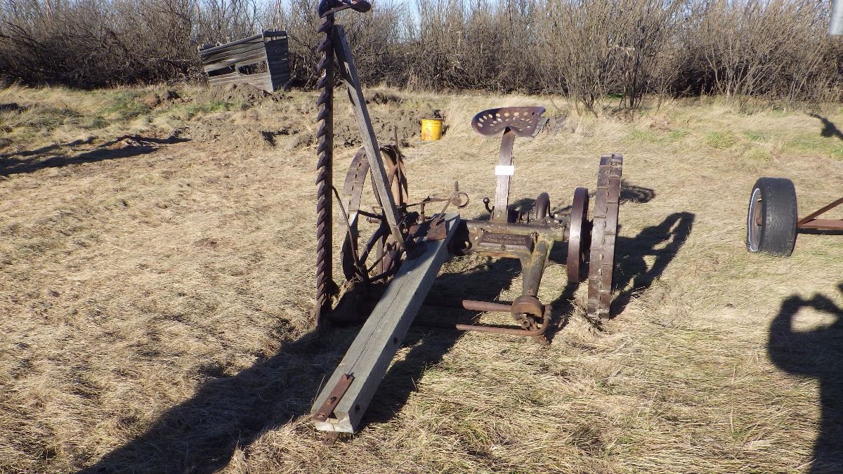 FROST AND WOOD ANTIQUE HORSE DRAWN 5' SICKLE MOWER HORSE DRAWN SICKLE MOWER