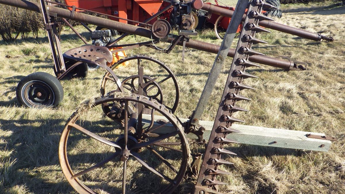 FROST AND WOOD ANTIQUE HORSE DRAWN 5' SICKLE MOWER HORSE DRAWN SICKLE MOWER