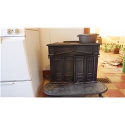 ANTIQUE CAST IRON STOVE COMES WITH McCLARY DUTCH OVEN