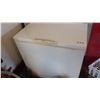 Image 1 : APARTMENT SIZE KENMORE FREEZER