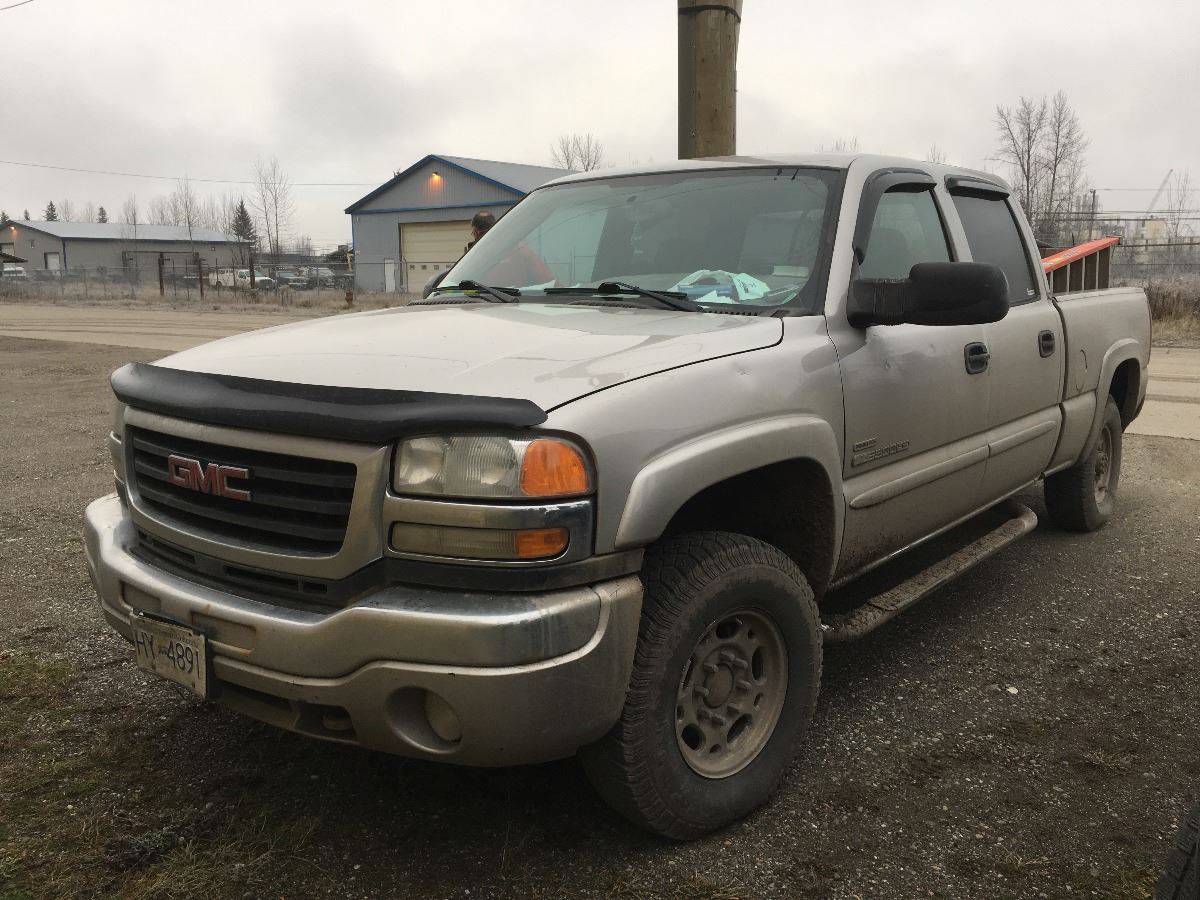 2004 GMC SIERRA SLE 2500 HD 4X4 CREW CAB PICK UP TRUCK, WITH DURAMAX