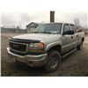 Image 2 : 2004 GMC SIERRA SLE 2500 HD 4X4 CREW CAB PICK UP TRUCK, WITH DURAMAX DIESEL, AUTOMATIC