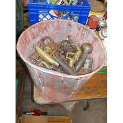 303     1    CN BUCKET OF MISC HARWARE