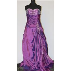 STRAPLESS PURPLE DRESS SIZE 12