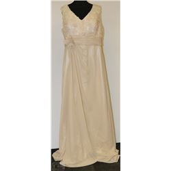 BEIGE DRESS WITH FLOWER DETAIL ON SIDE SIZE