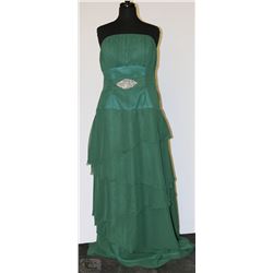 GREEN STRAPLESS  DRESS SIZE UNKNOWN