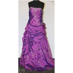 PURPLE TONE STRAPLESS SIZE 14 GOWN WITH CORSET