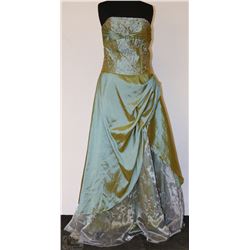 SIZE 12 GREEN TONE STRAPLESS GOWN WITH CORSET BACK