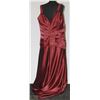 Image 2 : BURGUNDY PLUS SIZE SEQUINED STRAP GOWN