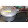 Image 1 : PRESTO ALUMINUM PRESSURE COOKER