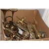 Image 1 : BOX OF BRASS ITEMS