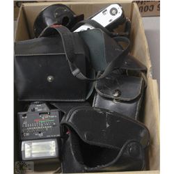 FLAT WITH ASSORTED VINTAGE CAMERAS