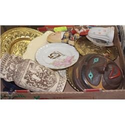 FLAT OF DECORATIVE ITEMS INCLUDING COLLECTOR