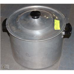 LARGE ALUMINUM STOCK POT
