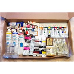 LARGE LOT OF ARTIST'S ACRYLIC PAINTS