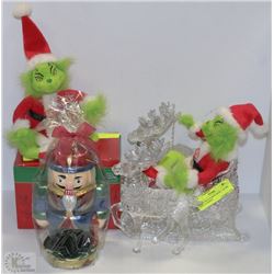 CHRISTMAS SLEIGH WITH 1 GLOBE AND A CANDLE